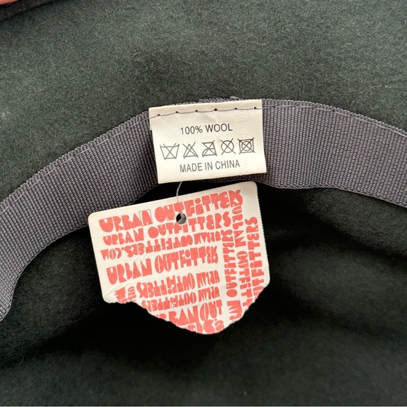 100 Wool Urban Outfitters Bucket Winter Hat Grey Floral Patchwork OS Vintage NWT - Picture 5 of 6